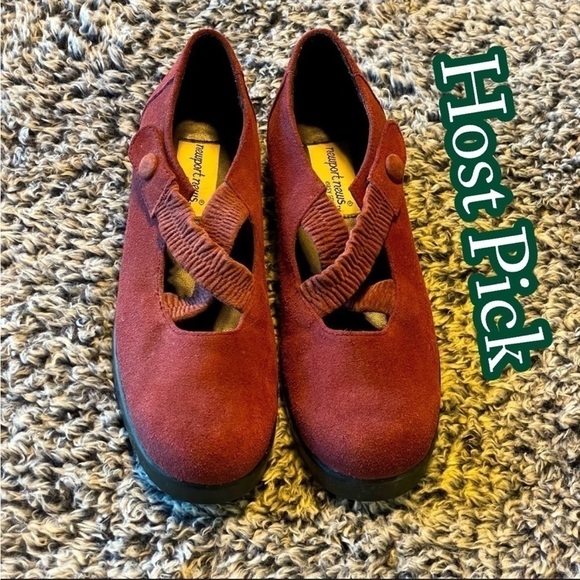 ✅HOST Pick✅ Newport News Easy Style Shoes, 8 - Picture 1 of 9